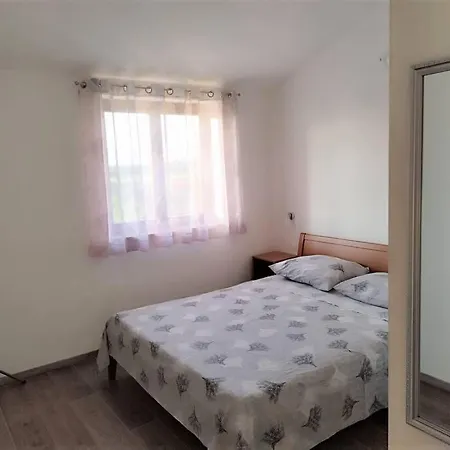 Nika In Tranquil Countryside Apartment Seget (Umag)
