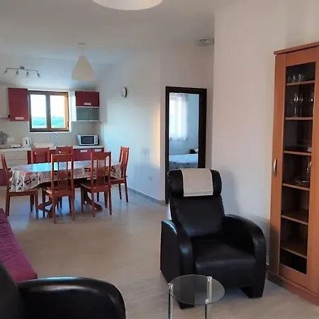 Apartment Nika In Tranquil Countryside