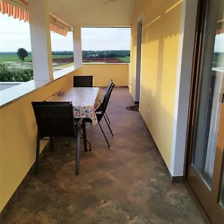 Apartment Nika In Tranquil Countryside Seget (Umag)