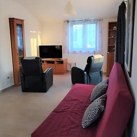 Apartment Nika In Tranquil Countryside