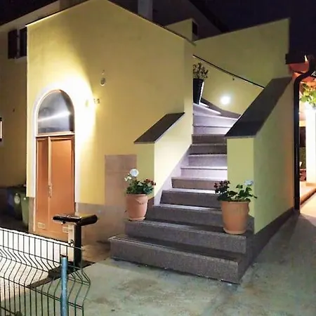 Apartment Nika In Tranquil Countryside *