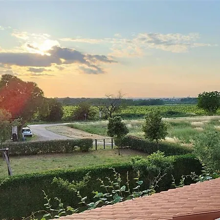 Lägenhet Nika In Tranquil Countryside *